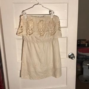 White lace embroidered strapless dress